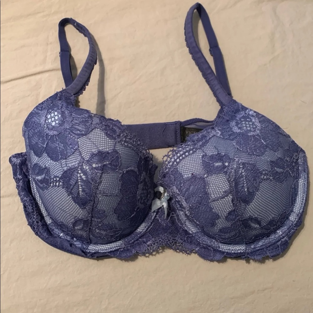 Victoria Secret 32D bra